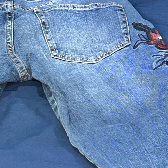 Taylor and Sage Distressed Jeans w/ Flower Appliqué, size 28 - Picture 7 of 9